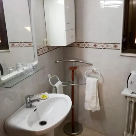 House With 7 Bedrooms In Casares De Arbas With Wonderful Mountain View Terrace And Wifi Nyaraló *
